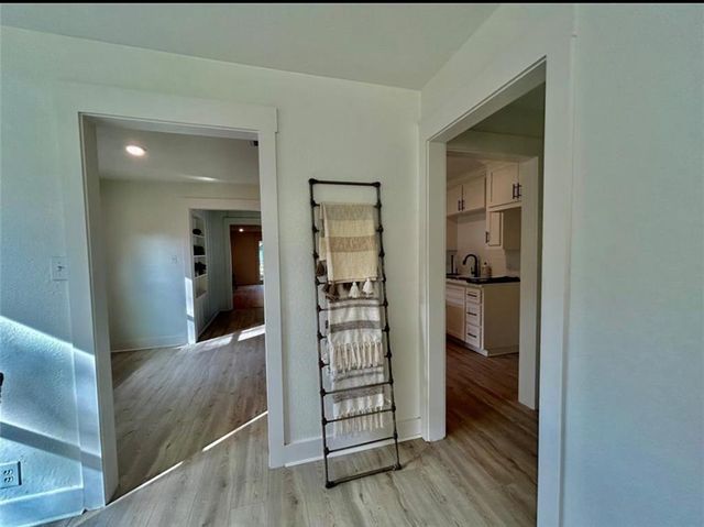 319 Wisteria Street, Lake Jackson, TX 77566