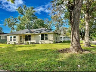 319 Wisteria Street, Lake Jackson, TX 77566