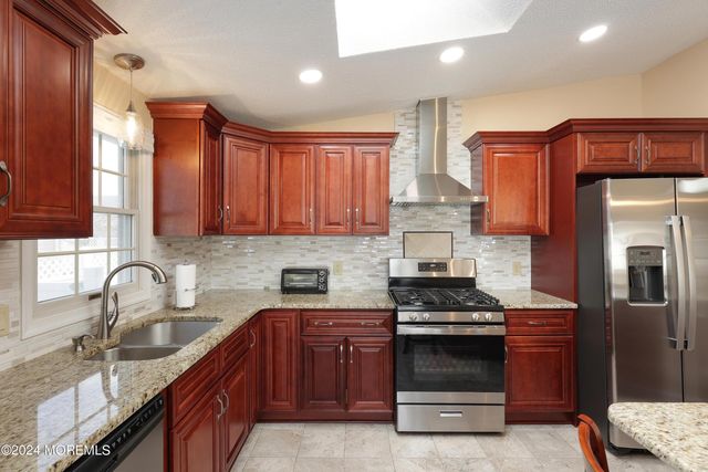 16 Pine Tree Lane, Manalapan, NJ 07726