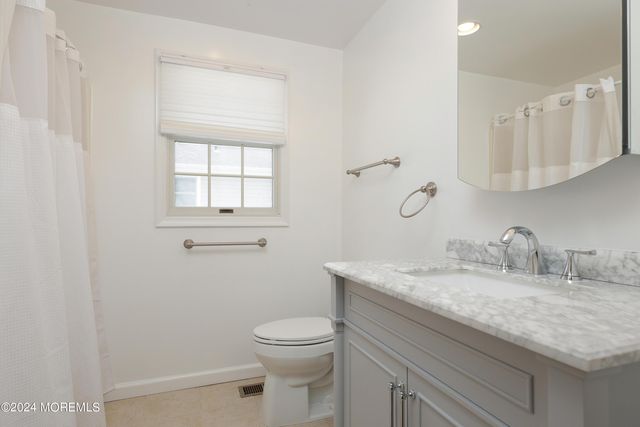 16 Pine Tree Lane, Manalapan, NJ 07726