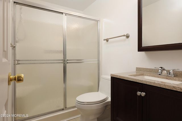 16 Pine Tree Lane, Manalapan, NJ 07726