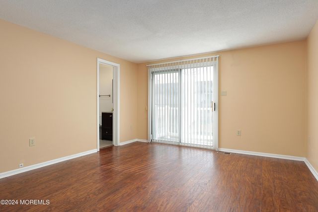 16 Pine Tree Lane, Manalapan, NJ 07726