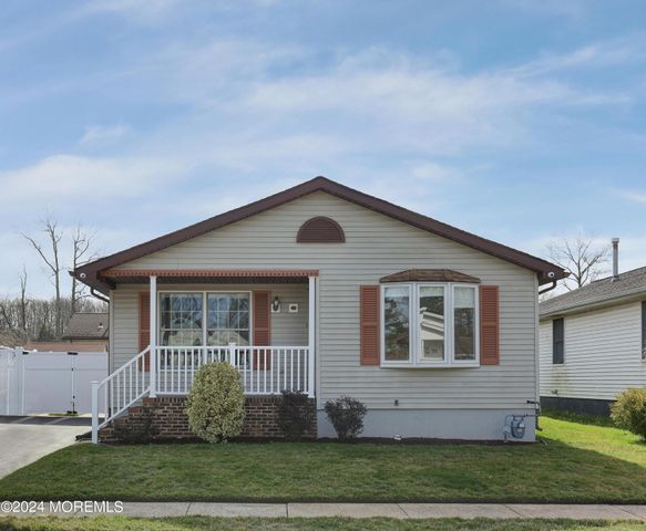16 Pine Tree Lane, Manalapan, NJ 07726