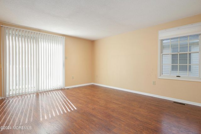 16 Pine Tree Lane, Manalapan, NJ 07726