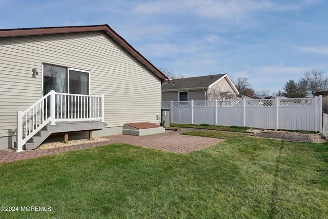 16 Pine Tree Lane, Manalapan, NJ 07726