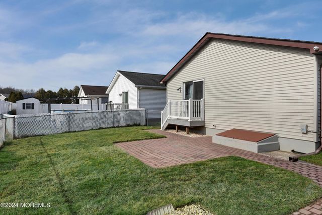 16 Pine Tree Lane, Manalapan, NJ 07726