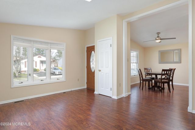 16 Pine Tree Lane, Manalapan, NJ 07726