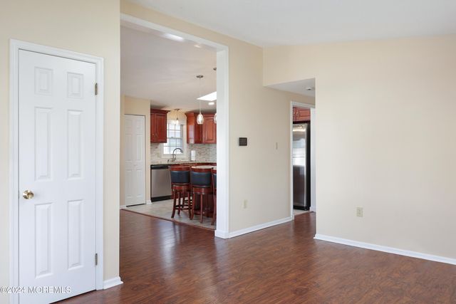16 Pine Tree Lane, Manalapan, NJ 07726