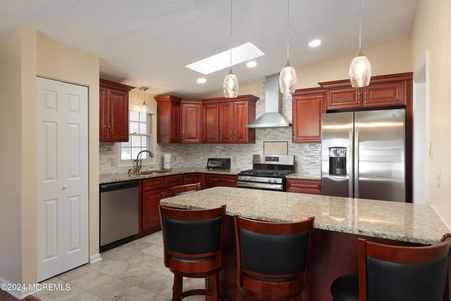 16 Pine Tree Lane, Manalapan, NJ 07726