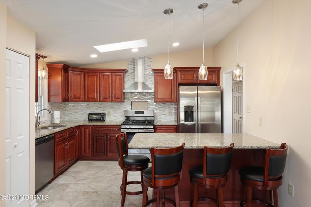 16 Pine Tree Lane, Manalapan, NJ 07726