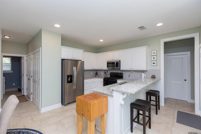 9379 Boone Dr, Baton Rouge, LA 70810