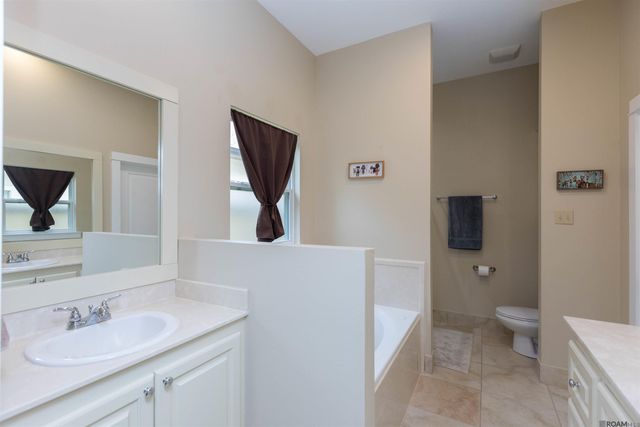 9379 Boone Dr, Baton Rouge, LA 70810