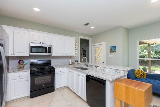 9379 Boone Dr, Baton Rouge, LA 70810