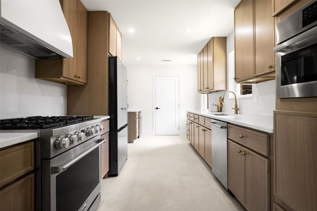 7024 Freemont Street, Dallas, TX 75231