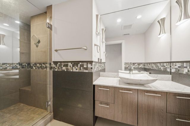 5100 San Felipe Street 374E, Houston, TX 77056