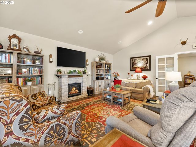 22035 Se FIRWOOD Rd, Sandy, OR 97055