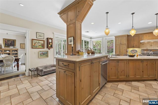 128 Westervelt Avenue, Tenafly, NJ 07670