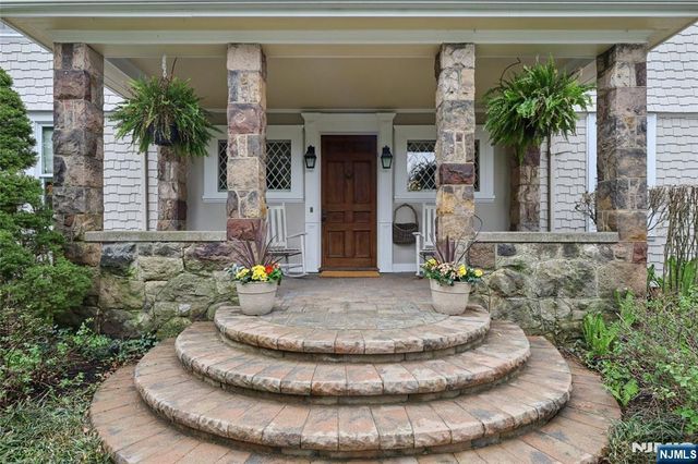 128 Westervelt Avenue, Tenafly, NJ 07670