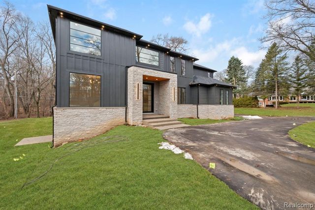 3636 Forest Hill Drive, Bloomfield Hills, MI 48304