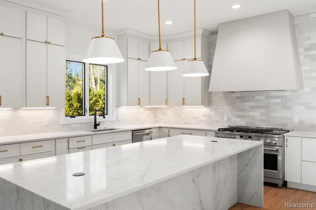 3636 Forest Hill Drive, Bloomfield Hills, MI 48304