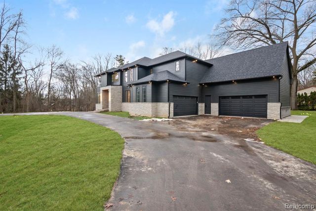 3636 Forest Hill Drive, Bloomfield Hills, MI 48304