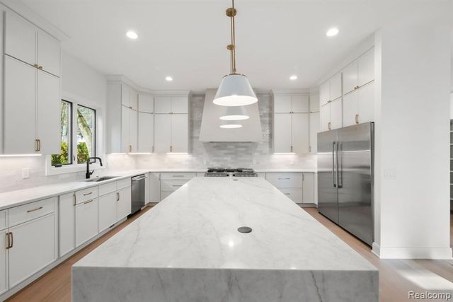 3636 Forest Hill Drive, Bloomfield Hills, MI 48304