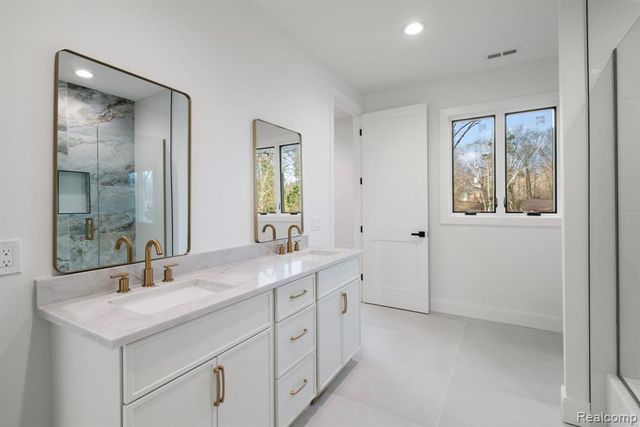 3636 Forest Hill Drive, Bloomfield Hills, MI 48304