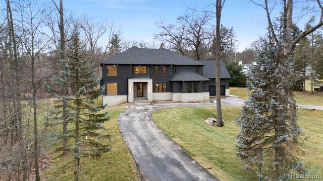 3636 Forest Hill Drive, Bloomfield Hills, MI 48304