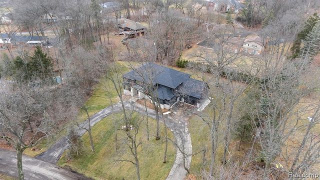 3636 Forest Hill Drive, Bloomfield Hills, MI 48304