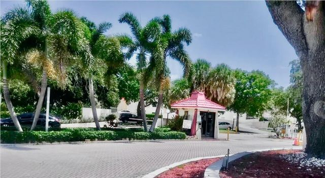 610 NW 13th Street 23, Boca Raton, FL 33486
