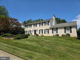 2411 MELBOURNE DR, Harrisburg, PA 17112