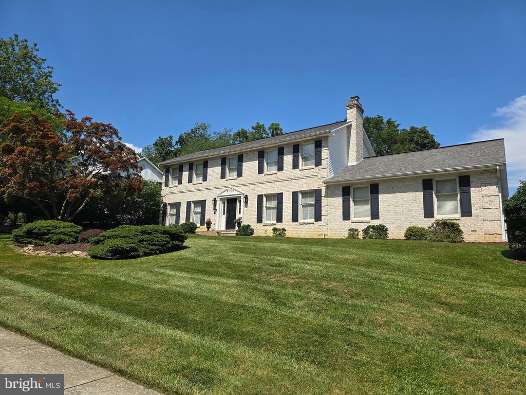 2411 MELBOURNE DR, Harrisburg, PA 17112