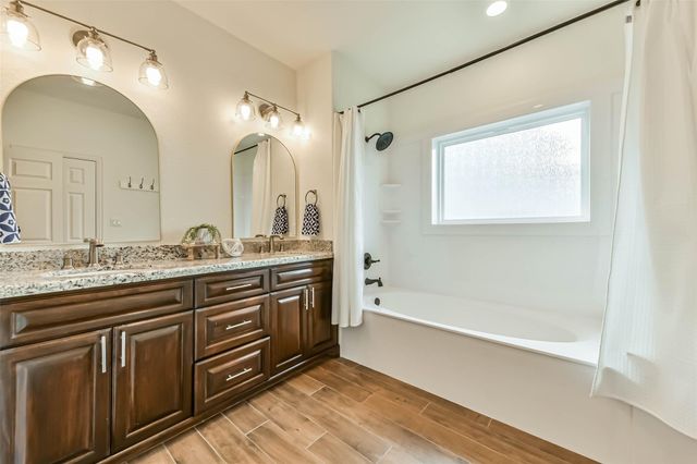 429 Jeanie Lynne Circle, Tiki Island, TX 77554
