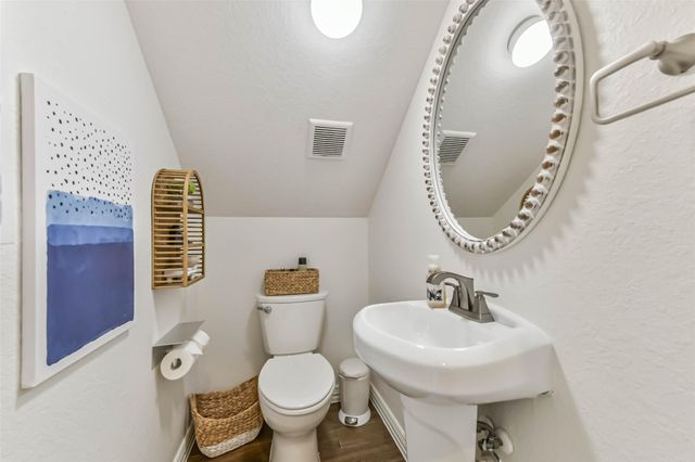 429 Jeanie Lynne Circle, Tiki Island, TX 77554