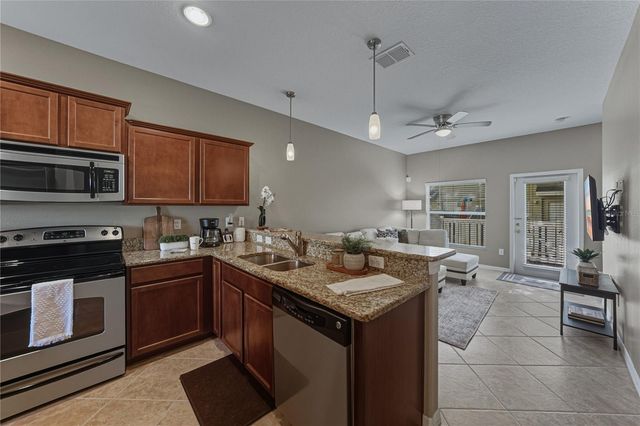 8527 BRUSHLEAF WAY, Tampa, FL 33647