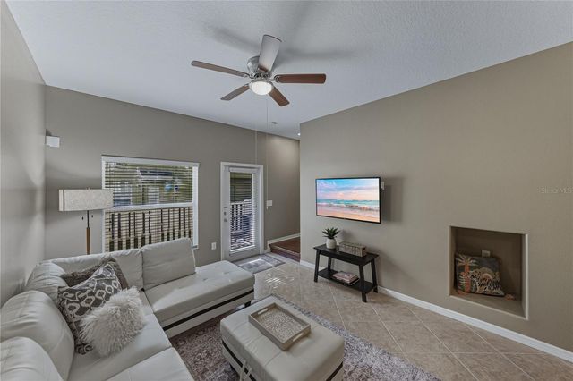 8527 BRUSHLEAF WAY, Tampa, FL 33647