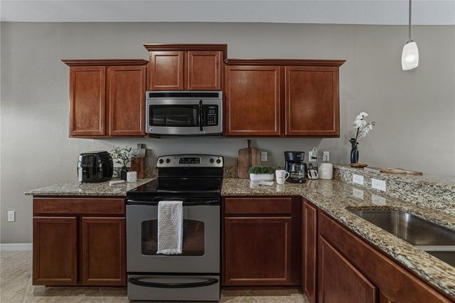 8527 BRUSHLEAF WAY, Tampa, FL 33647