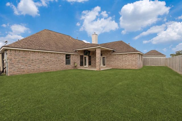 105 Wisteria Street, Richwood, TX 77531