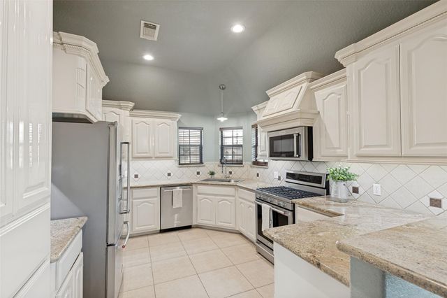 105 Wisteria Street, Richwood, TX 77531