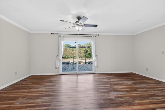 9 Walnut Avenue, Shalimar, FL 32579