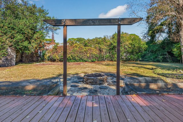 9 Walnut Avenue, Shalimar, FL 32579