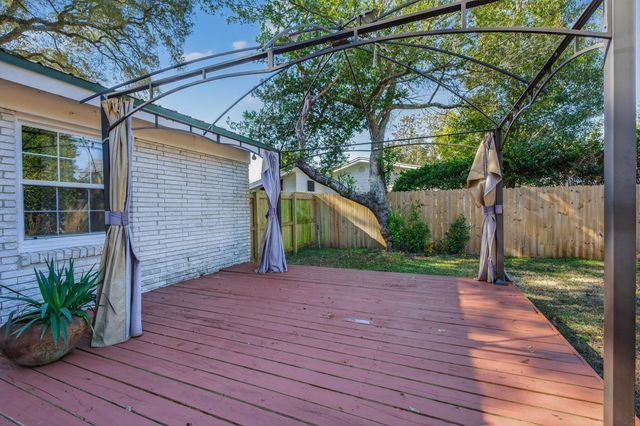 9 Walnut Avenue, Shalimar, FL 32579