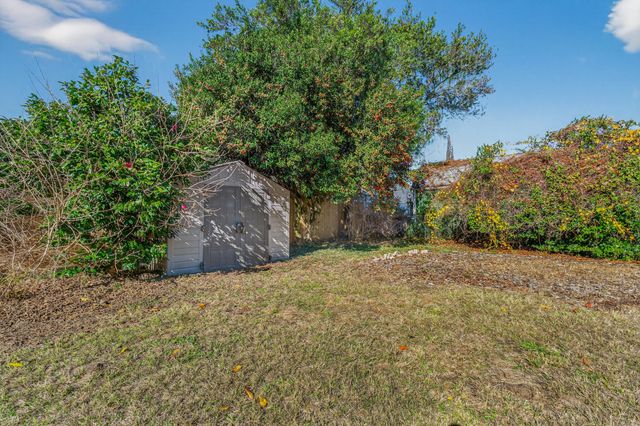 9 Walnut Avenue, Shalimar, FL 32579