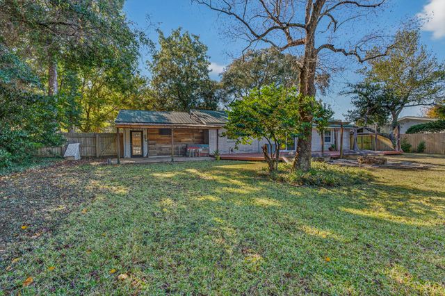 9 Walnut Avenue, Shalimar, FL 32579