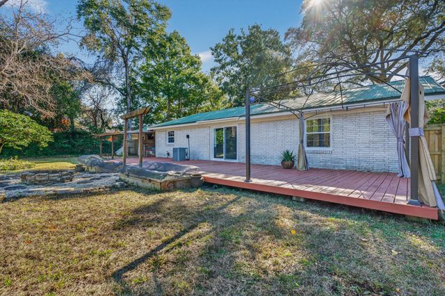 9 Walnut Avenue, Shalimar, FL 32579