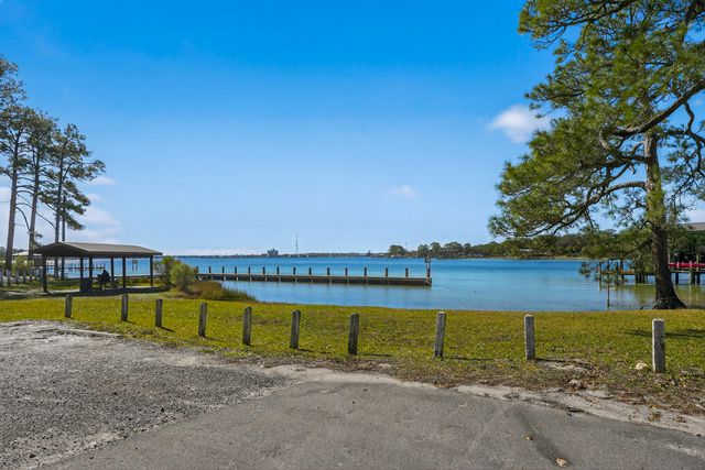 9 Walnut Avenue, Shalimar, FL 32579