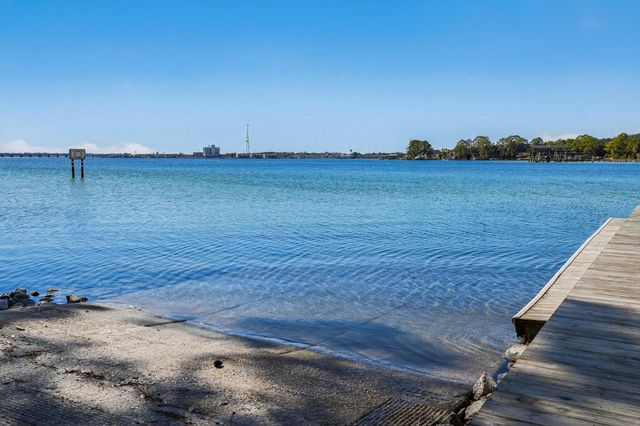 9 Walnut Avenue, Shalimar, FL 32579