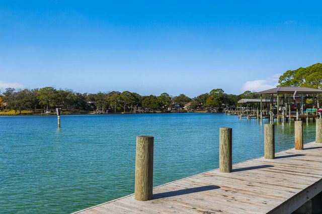 9 Walnut Avenue, Shalimar, FL 32579