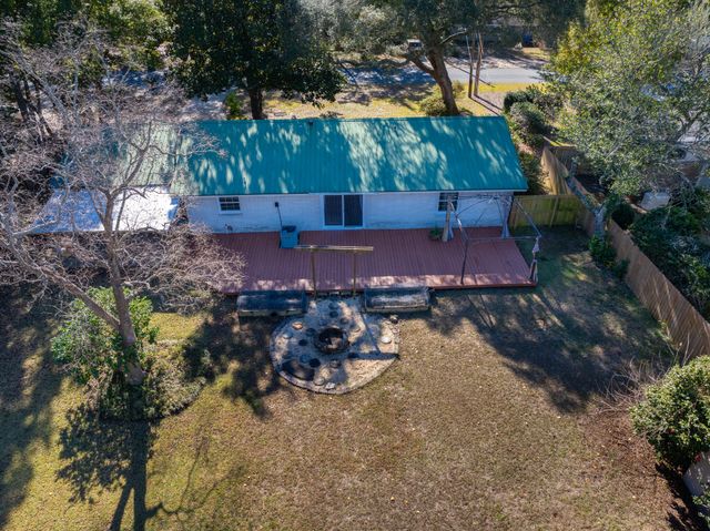 9 Walnut Avenue, Shalimar, FL 32579
