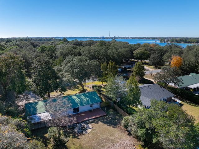 9 Walnut Avenue, Shalimar, FL 32579